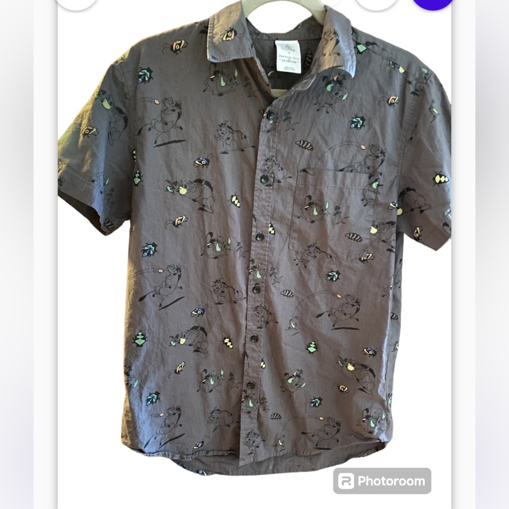 Disney‎ lion king Pride Land Outfitters button down shirt.  Size Medium